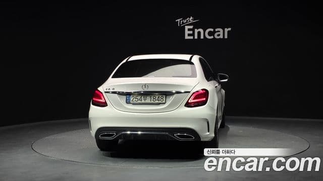 Mercedes-Benz C-Class 2021 — Photo 8/20