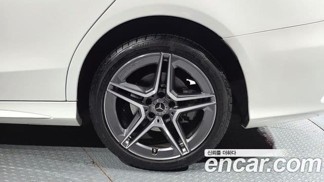 Mercedes-Benz C-Class 2021 — Photo 5/20