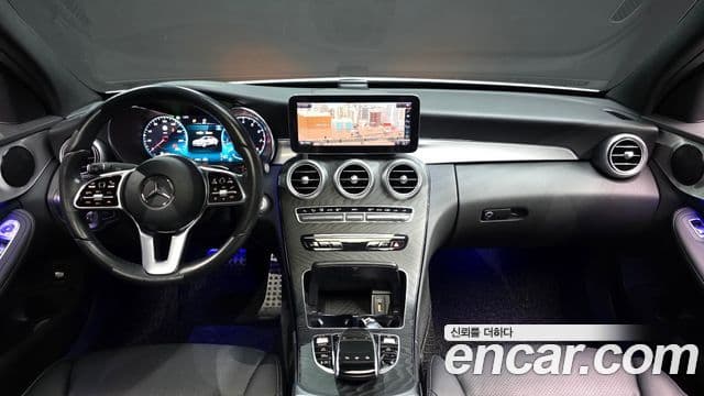 Mercedes-Benz C-Class 2021 — Photo 2/20