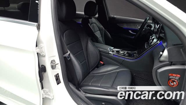 Mercedes-Benz C-Class 2021 — Photo 7/20