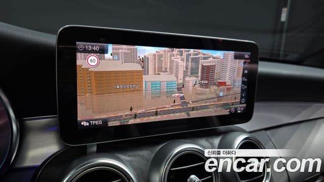 Mercedes-Benz C-Class 2021 — Photo 12/20