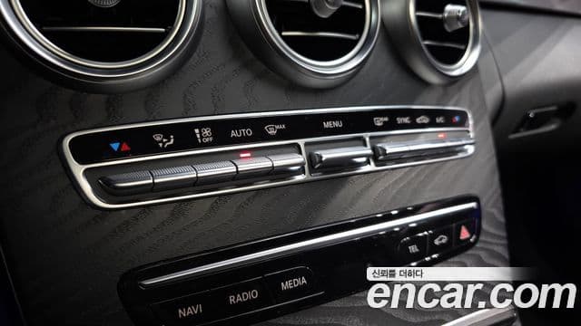 Mercedes-Benz C-Class 2021 — Photo 18/20