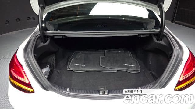 Mercedes-Benz C-Class 2021 — Photo 19/20