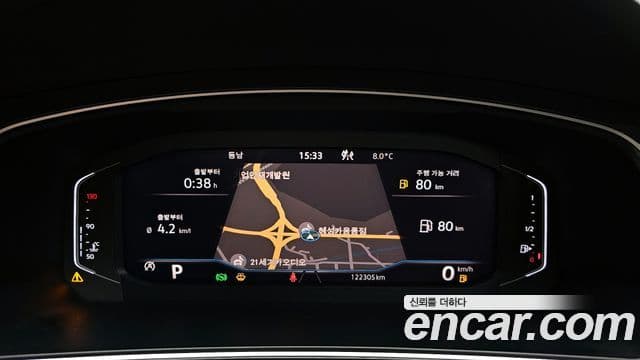 Volkswagen Tiguan 2021 — ფოტო 8/20