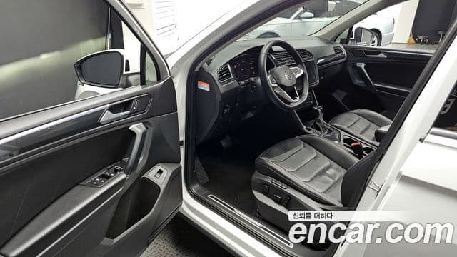 Volkswagen Tiguan 2021 — ფოტო 10/20