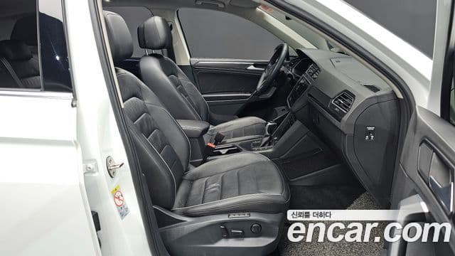 Volkswagen Tiguan 2021 — ფოტო 11/20
