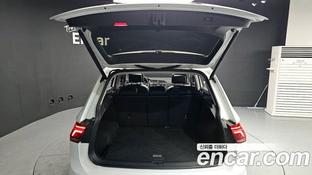 Volkswagen Tiguan 2021 — Şəkil 20/20