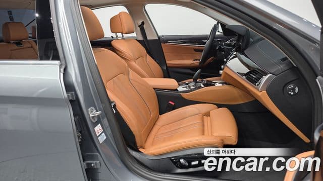 BMW 5 Series 2023 — фото 11 из 20