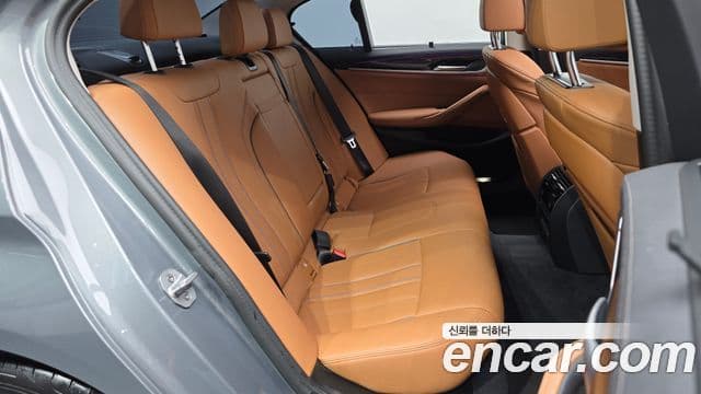 BMW 5 Series 2023 — фото 12 из 20