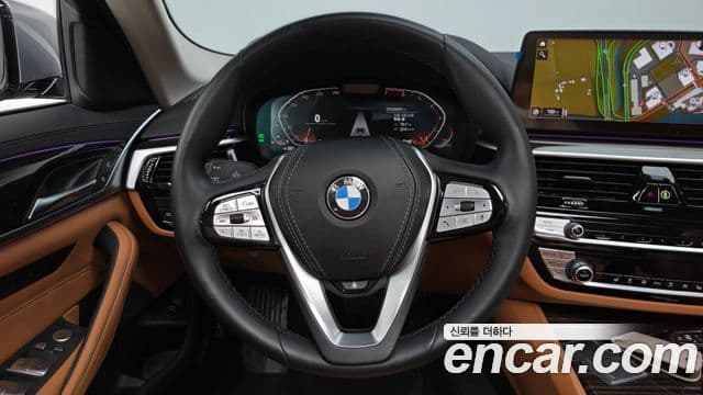 BMW 5 Series 2023 — фото 13 из 20