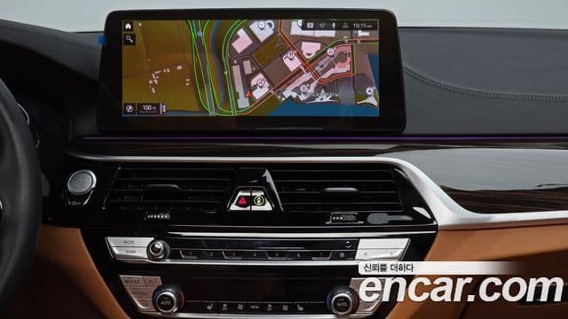 BMW 5 Series 2023 — фото 14 из 20