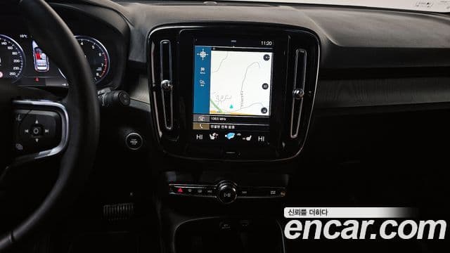 Volvo XC40 2021 — Şəkil 14/20