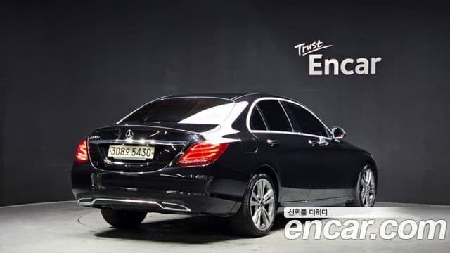 Mercedes-Benz C-Class 2018 — Şəkil 12/20