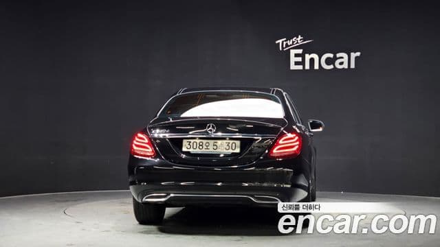 Mercedes-Benz C-Class 2018 — Şəkil 10/20
