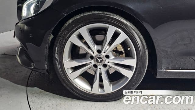 Mercedes-Benz C-Class 2018 — Şəkil 18/20