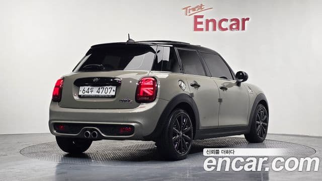 Mini Cooper S 2019 — ფოტო 2/20