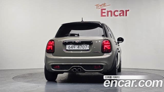 Mini Cooper S 2019 — ფოტო 4/20