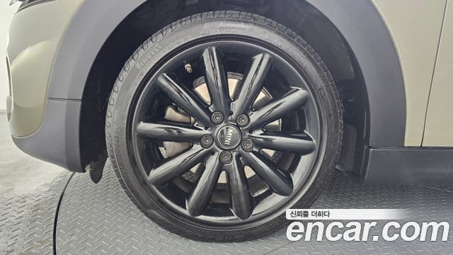 Mini Cooper S 2019 — ფოტო 5/20