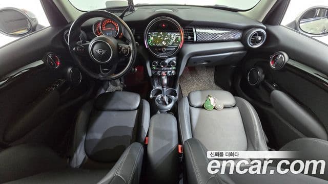 Mini Cooper S 2019 — ფოტო 7/20