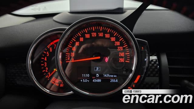 Mini Cooper S 2019 — ფოტო 8/20
