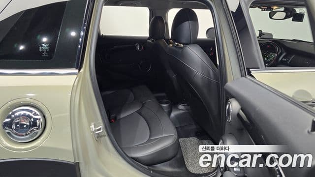 Mini Cooper S 2019 — ფოტო 12/20