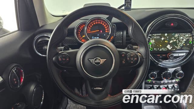 Mini Cooper S 2019 — ფოტო 13/20