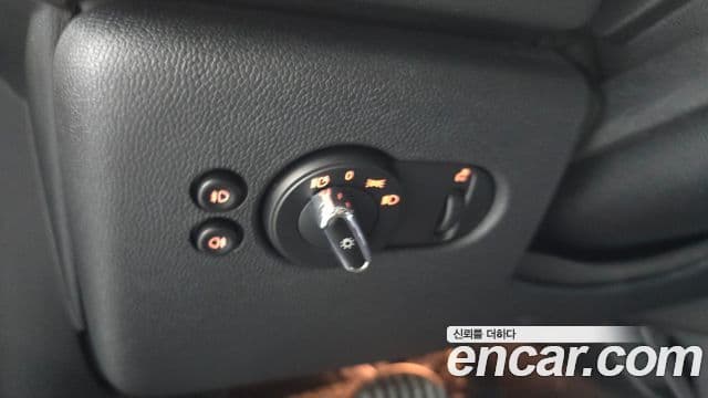 Mini Cooper S 2019 — ფოტო 17/20