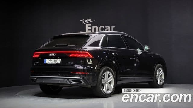Audi Q7 2021 — Şəkil 1/20