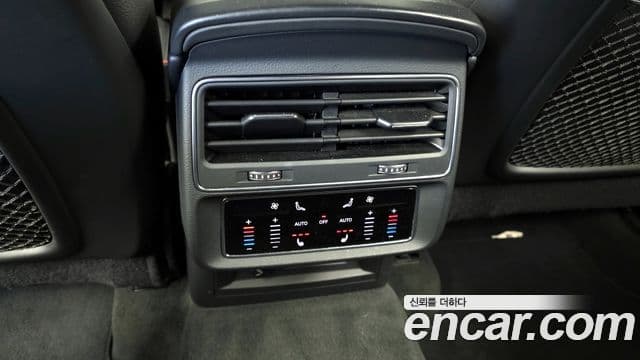 Audi Q7 2021 — Şəkil 17/20