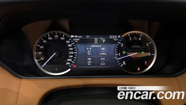 Land Rover Range Rover Velar 2023 — фото 8 из 20
