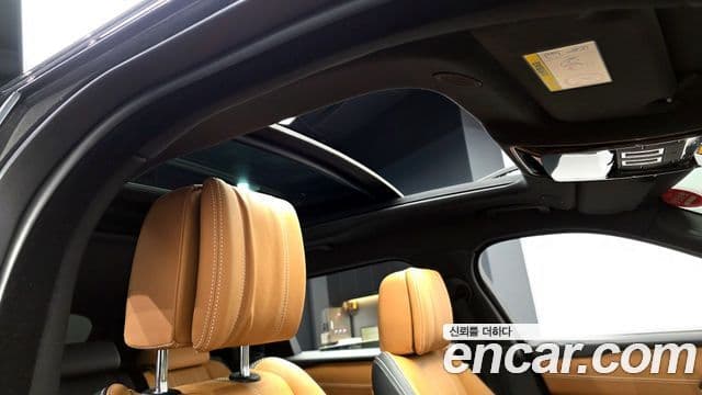 Land Rover Range Rover Velar 2023 — фото 17 из 20