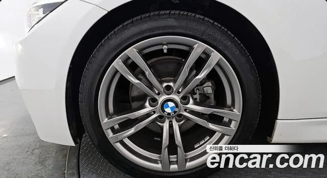 BMW 3 Series 2018 — ფოტო 4/20