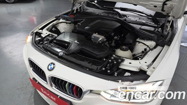 BMW 3 Series 2018 — ფოტო 5/20