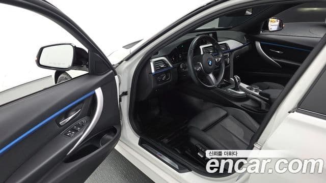BMW 3 Series 2018 — ფოტო 8/20