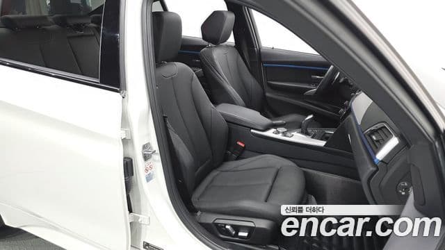 BMW 3 Series 2018 — ფოტო 12/20