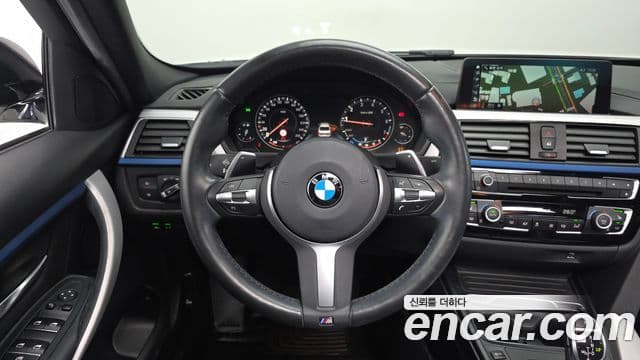 BMW 3 Series 2018 — ფოტო 14/20