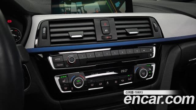 BMW 3 Series 2018 — ფოტო 17/20