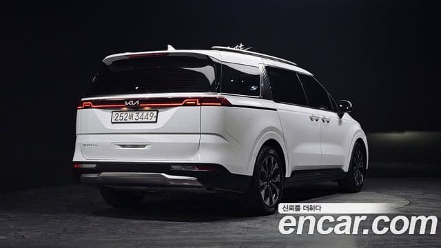 Kia Carnival 2023 — Photo 14/20