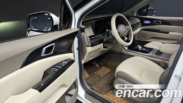 Kia Carnival 2023 — Photo 8/20