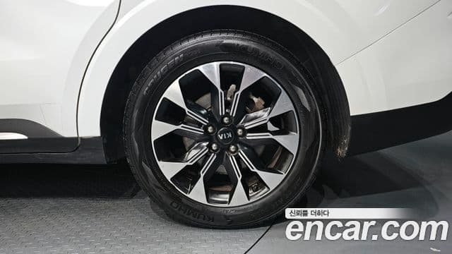 Kia Carnival 2023 — Photo 13/20