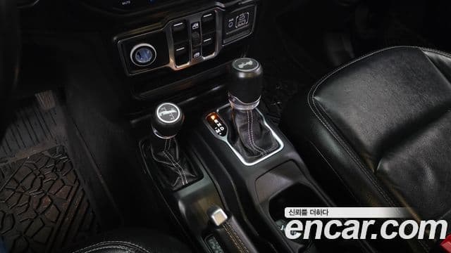 Jeep Wrangler 2021 — ფოტო 9/20