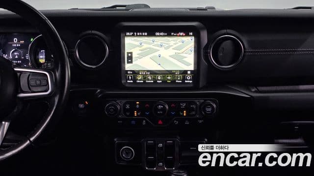 Jeep Wrangler 2021 — ფოტო 14/20