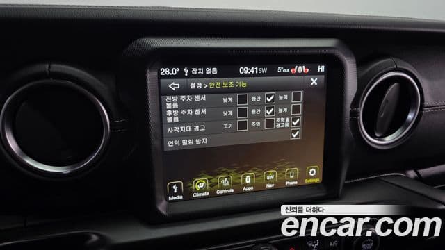 Jeep Wrangler 2021 — ფოტო 15/20