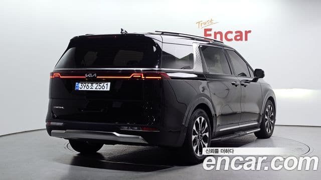 Kia Carnival 2023 — фото 2 из 20