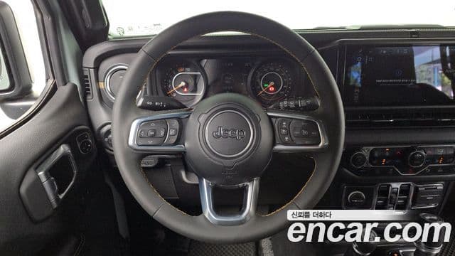 Jeep Wrangler 2024 — ფოტო 13/20