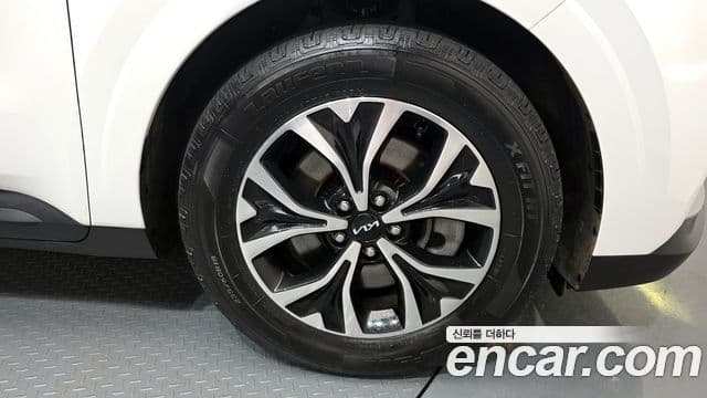 Kia Carnival 2023 — ფოტო 5/20