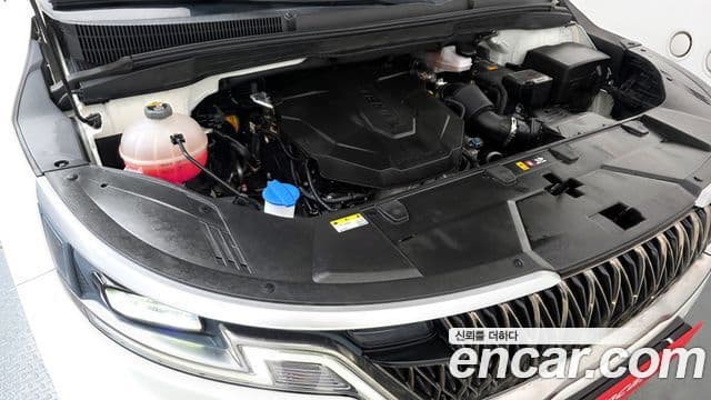 Kia Carnival 2023 — ფოტო 6/20