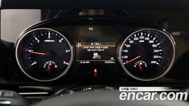 Kia Carnival 2023 — ფოტო 8/20