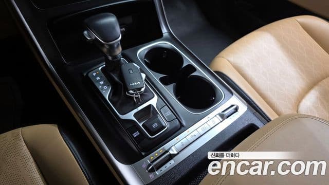 Kia Carnival 2023 — ფოტო 9/20