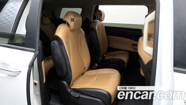 Kia Carnival 2023 — ფოტო 12/20